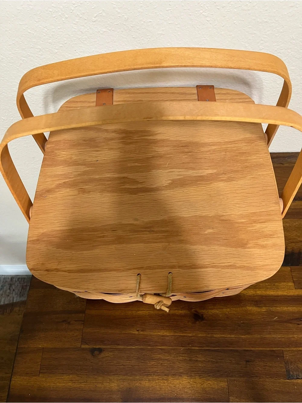 Longaberger Natural Light Brown Woven Picnic Basket with Lid and Handles